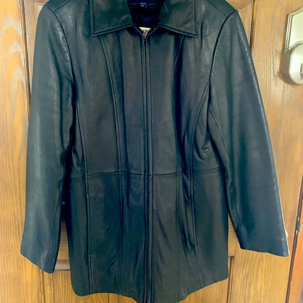 Ladies leather winter coat, size M.